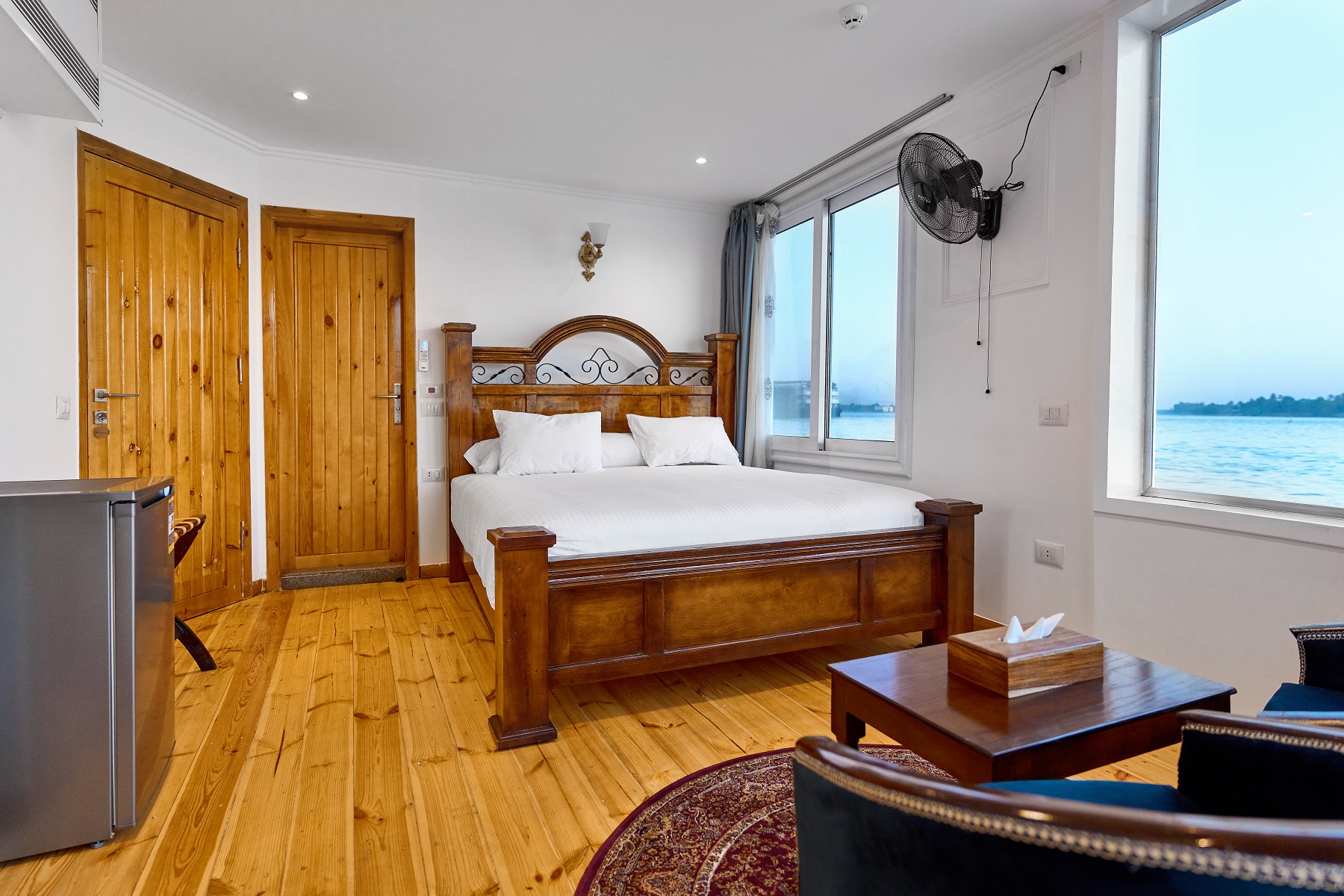 Fatima Dahabiya King size bed