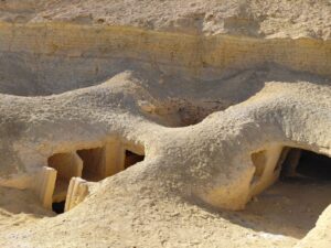 Mountain of the Dead, rock-cut tombs