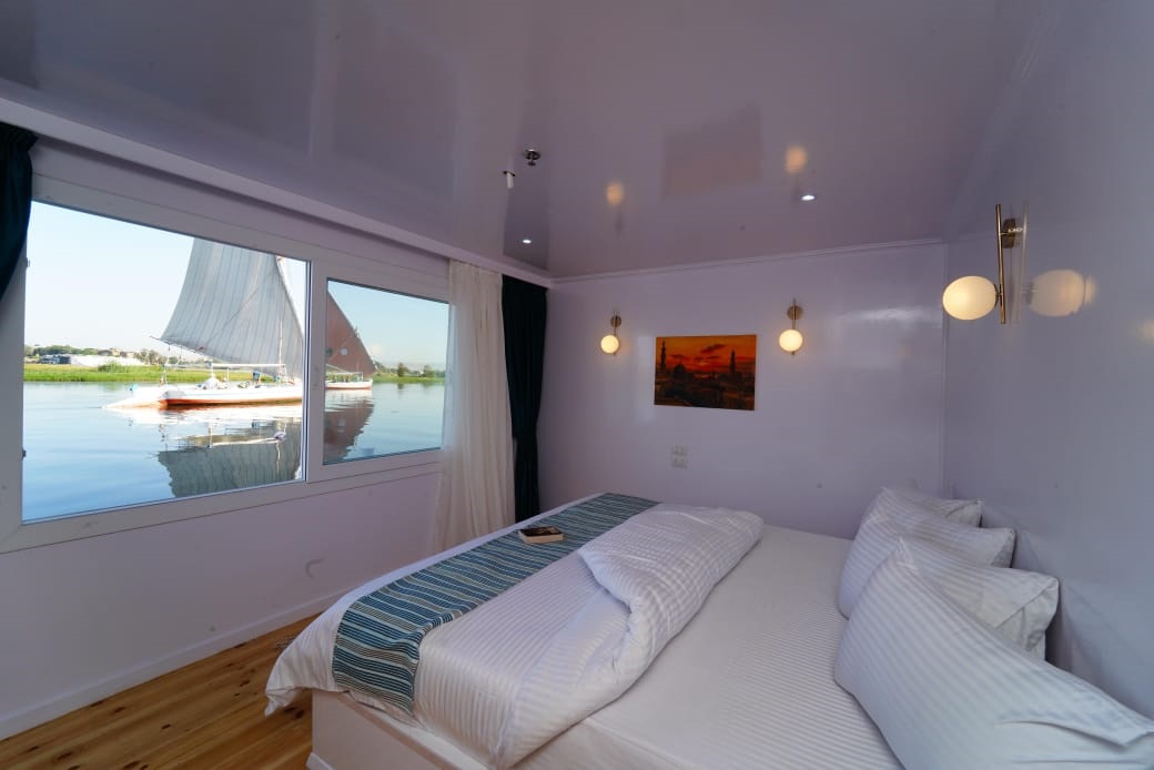 Turquoise Dahabiya Panoramic window