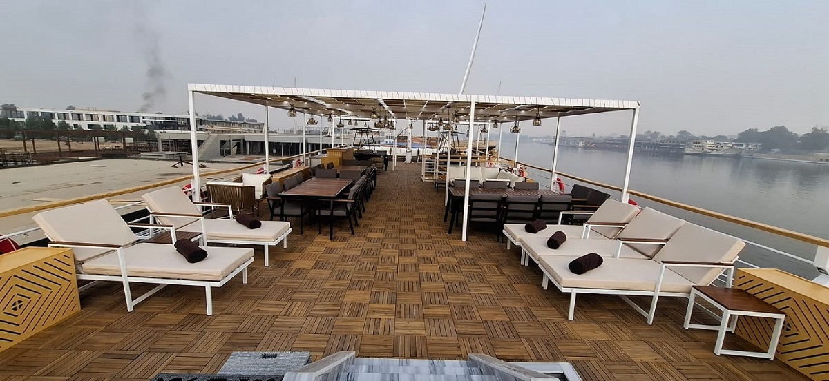 Huge sundecl Sultana Dahabiya