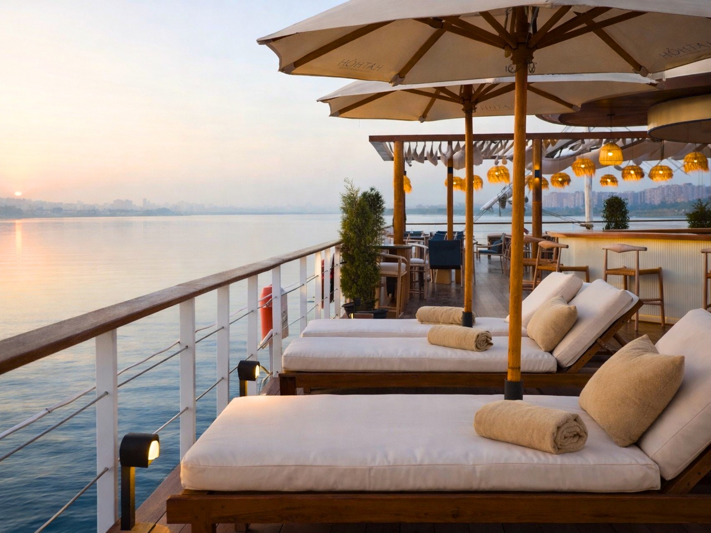 Hathor Dahabiya, Sundeck